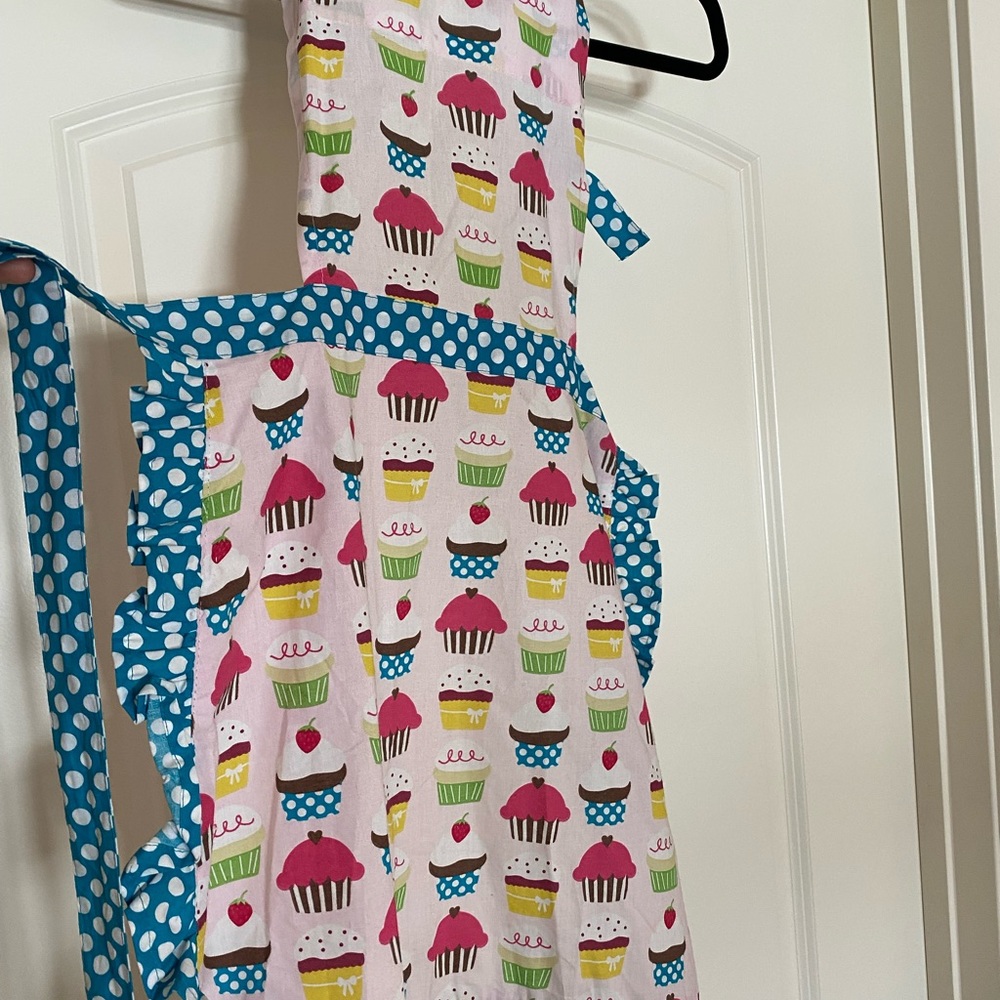 Cupcake Apron - Picture 2 of 3